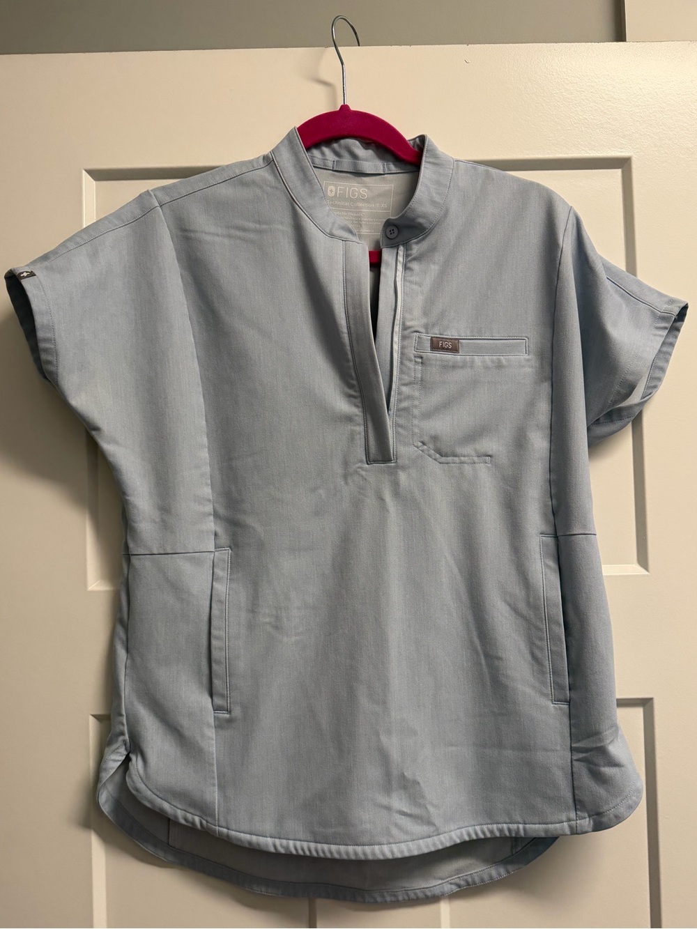 FIGS Chambray Montex scrub top XS